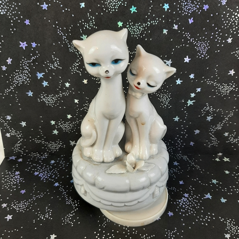 🛍Vintage White Cats PorcelainMusic Box Hand Painted Turning Beautiful Melody